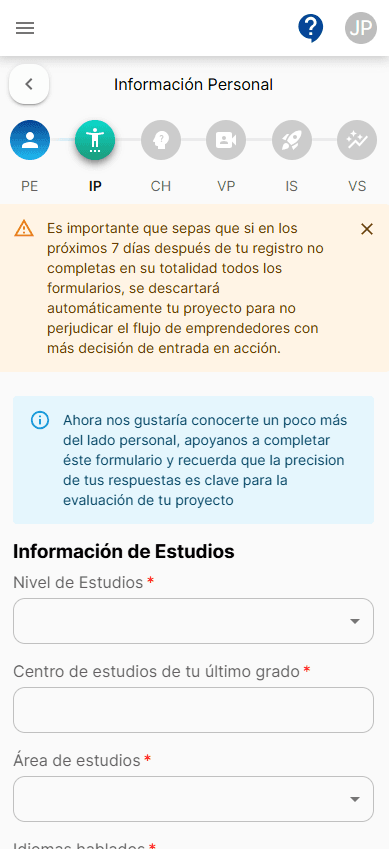 Formulario de información personal del emprendedor, con avisos y campos de estudios e información familiar — vista móvil